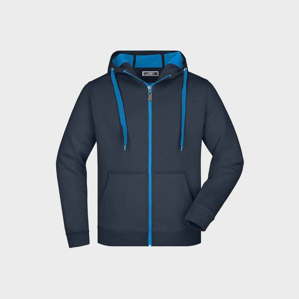 Eine schwarze zweifarbige Herren-Sweatjacke mit blauen Akzenten am Reißverschluss, Kapuzenfutter und Kordelzug. Der Hoodie hat zwei Vordertaschen, lange Ärmel und eine entspannte Passform, alles vor einem schlichten weißen Hintergrund.