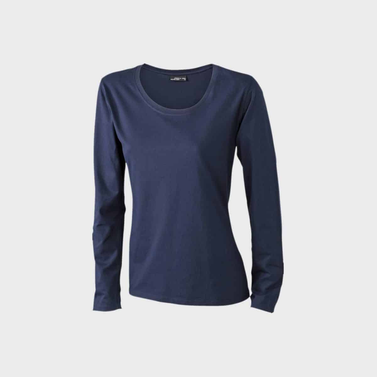 Ein schlichtes, langärmeliges Damen-Langarmshirt in Marineblau ist auf weißem Hintergrund abgebildet. Das Shirt hat einen einfachen Rundhalsausschnitt und ein tailliertes Design, wodurch es sich perfekt für die Freizeit eignet.