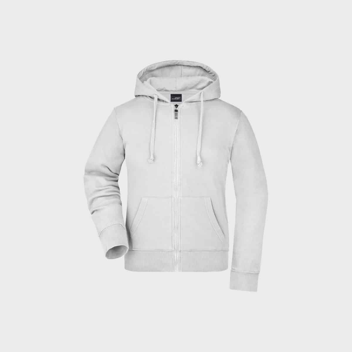 Diese Kapuzenjacke für Damen ist in Weiß erhältlich und verfügt über eine Kapuze mit Kordelzug, lange Ärmel, Vordertaschen sowie gerippte Bündchen und Saum, alles auf einem hellgrauen Hintergrund.