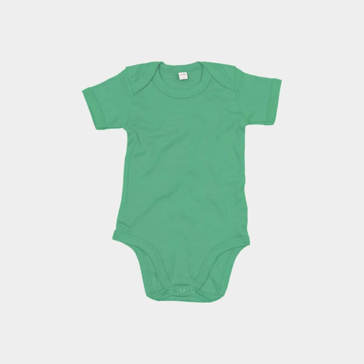 Ein Baby-Kurzarm-Body in Grün mit kurzen Ärmeln und Druckknöpfen an der Unterseite, flach auf weißem Hintergrund liegend.