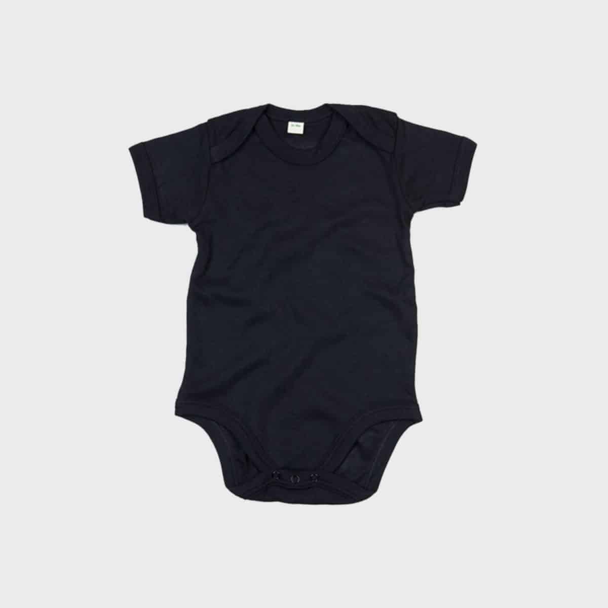 Ein Kurzarm-Body für Babys in Schwarz mit kurzen Ärmeln und rundem Ausschnitt. Der Body hat unten Druckknöpfe, um das Windelwechseln zu erleichtern. Er ist auf einem schlichten weißen Hintergrund abgebildet.