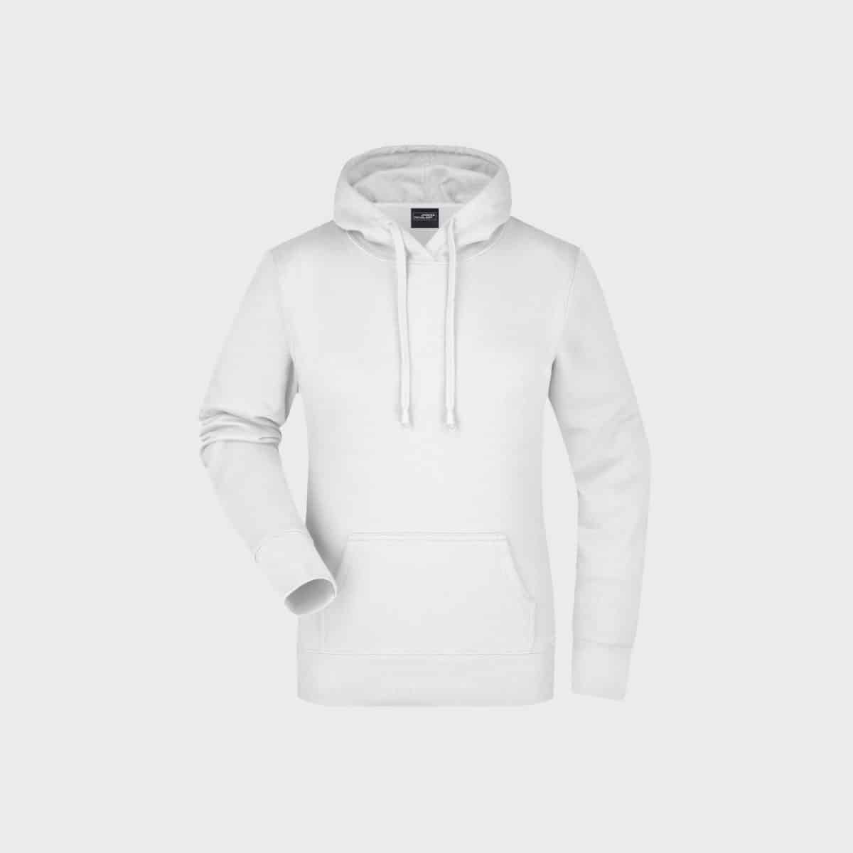 Ein schlichter weißer klassischer Damen-Hoodie mit Fronttasche und Kordelzug ist auf hellgrauem Hintergrund abgebildet. Der Hoodie hat lange Ärmel und eine lockere Passform, die sich für Freizeitkleidung eignet.