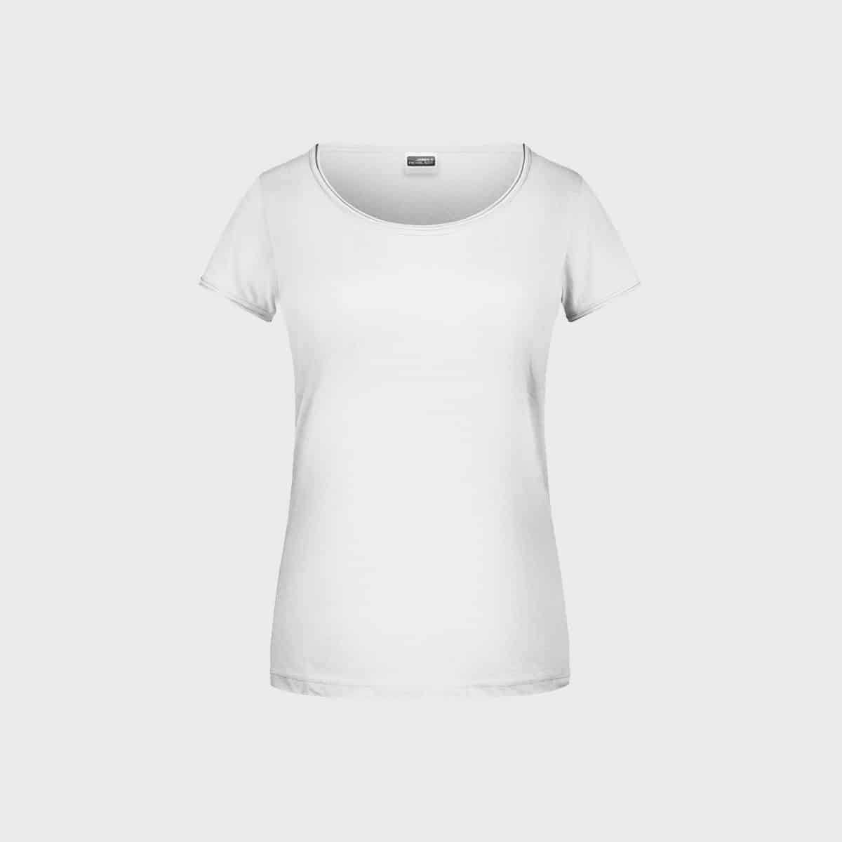 Auf hellgrauem Untergrund ist ein schlichtes weißes Damen-T-Shirt aus Bio-Baumwolle mit kurzen Ärmeln und Rundhalsausschnitt abgebildet. Das T-Shirt ist schlicht und schnörkellos und unterstreicht sein klares Design und seinen schlichten Stil.