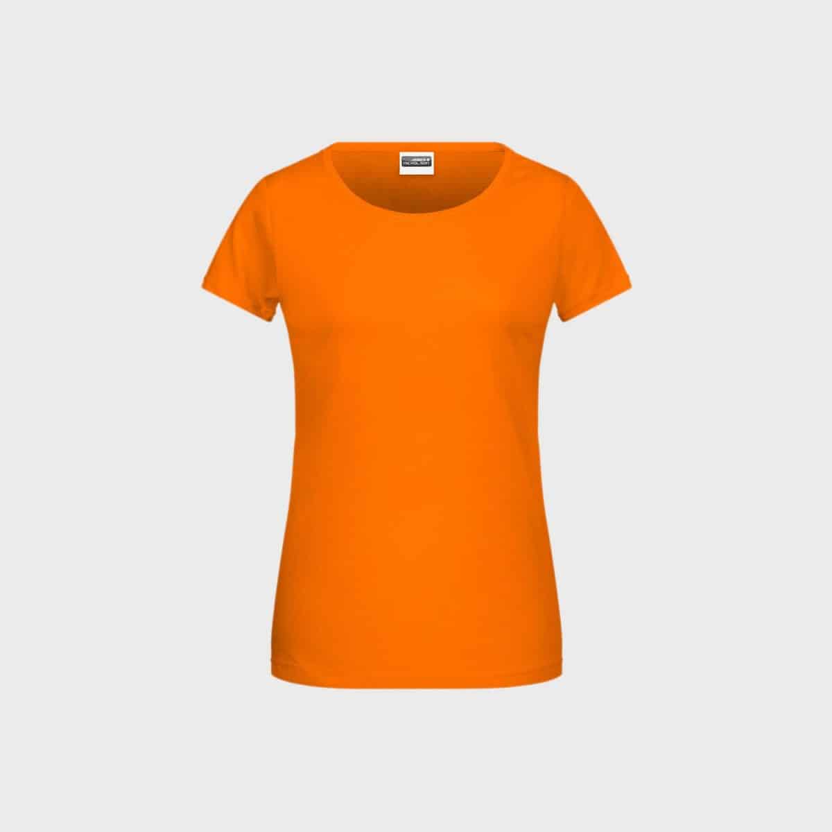 Ein orangefarbenes kurzärmliges Damen Basic-T aus Bio-Baumwolle mit rundem Ausschnitt, dargestellt auf einem schlichten hellgrauen Hintergrund. Das T-Shirt ist aus glatter Bio-Baumwolle, ohne sichtbare Muster oder Logos.