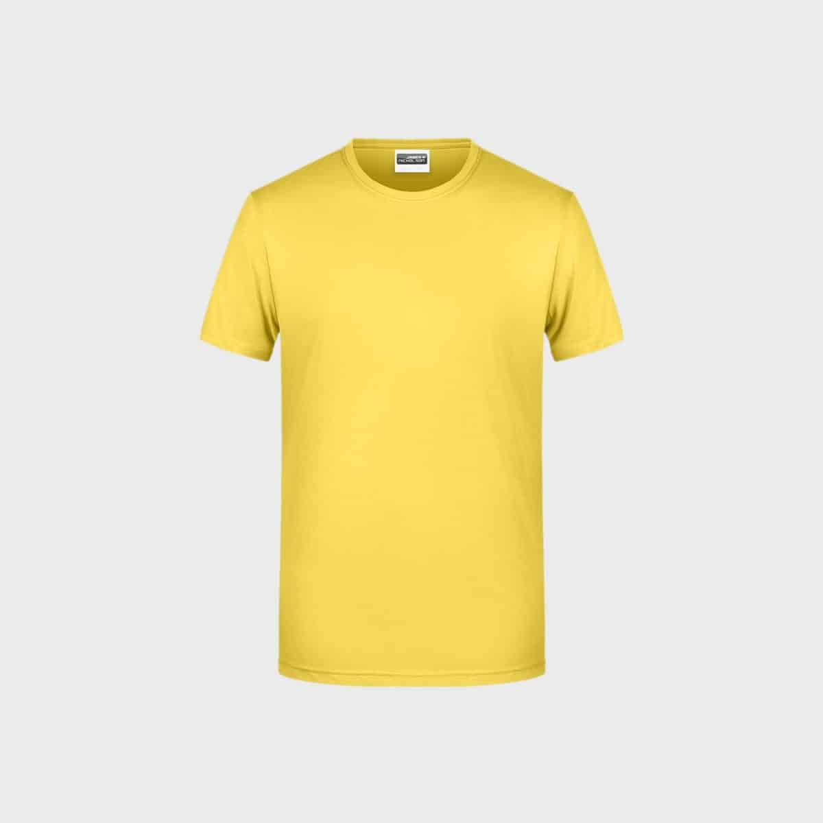 Ein schlichtes, gelbes kurzärmliges Herren Basic-T aus Bio-Baumwolle ist auf einem hellgrauen Hintergrund abgebildet. Das Basic-T-Shirt aus Bio-Baumwolle hat ein schlichtes Design ohne sichtbare Logos oder Markierungen.