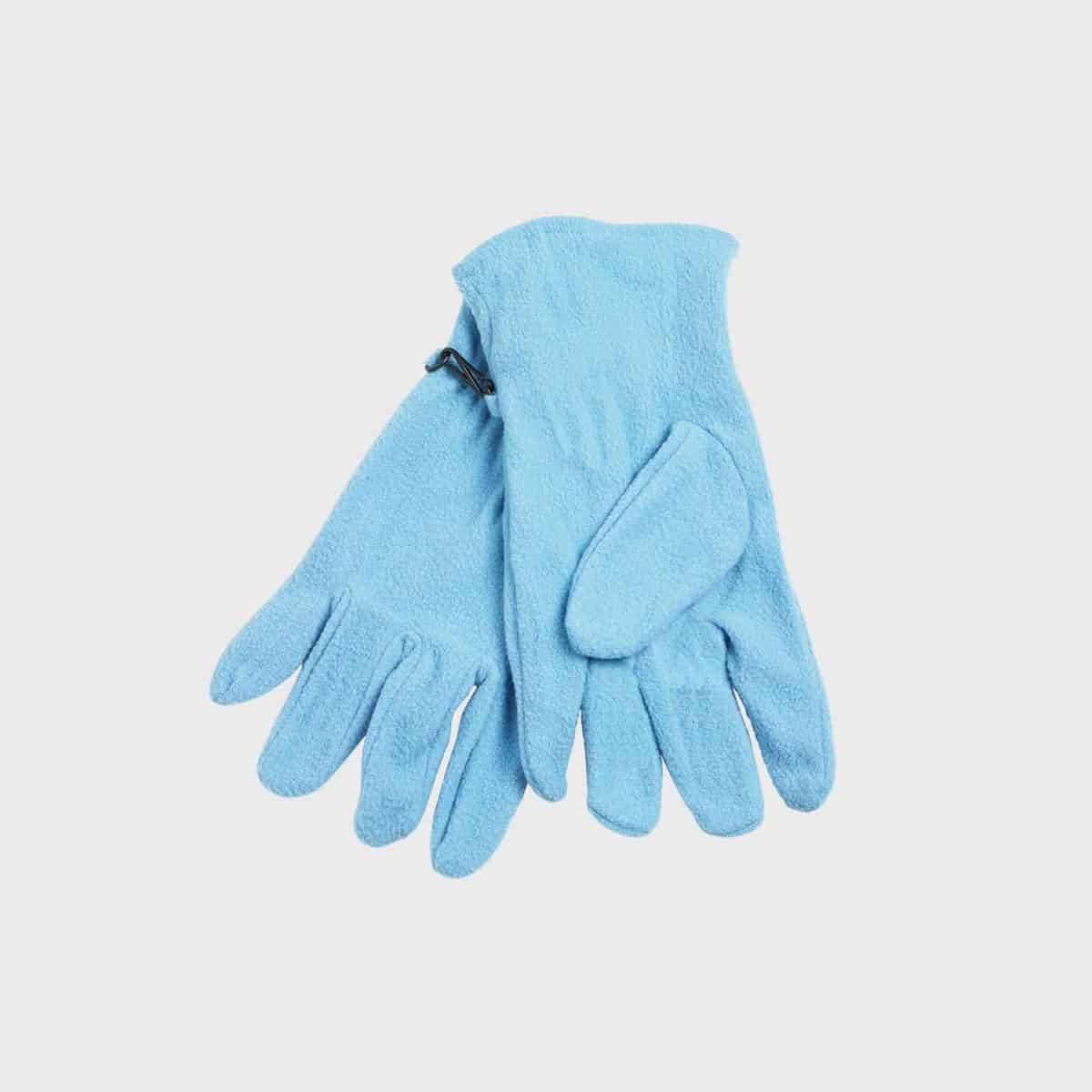 Vor einem schlichten weißen Hintergrund ist ein Paar Mikrofleece-Handschuhe zu sehen. Die blauen Handschuhe sind weich und haben ein schlichtes, gemütliches Design, das sich ideal für kaltes Wetter eignet. Beide Handschuhe sind mit den Handflächen nach unten ausgerichtet und überlappen sich leicht an den Handgelenken.