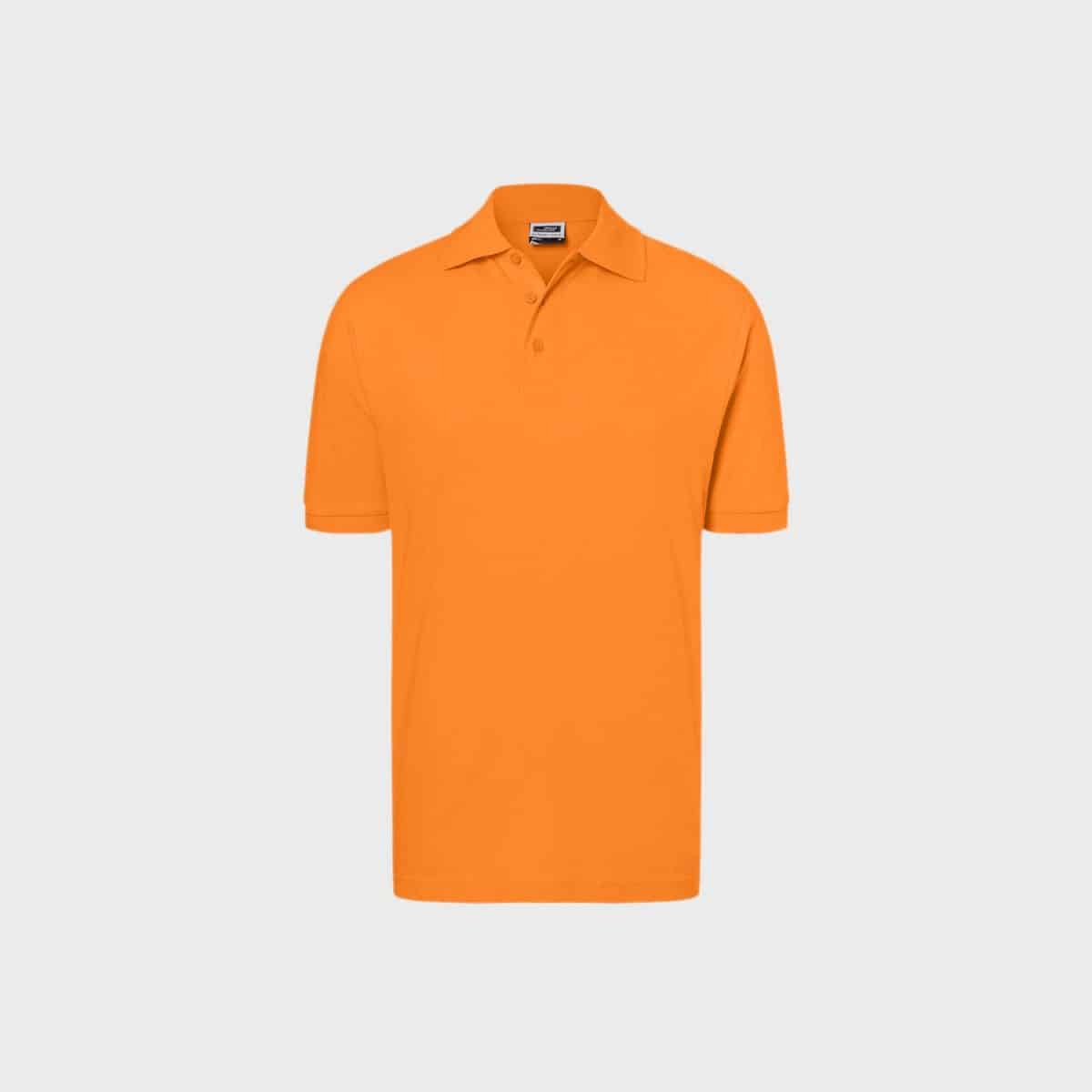 Das orangefarbene kurzärmelige Classic Polo Shirt für Herren mit Kragen und Dreiknopfleiste ist auf einem schlichten hellgrauen Hintergrund abgebildet. Das Shirt ist in einem einfachen, klassischen Stil gestaltet und weist keine sichtbaren Logos oder Muster auf.