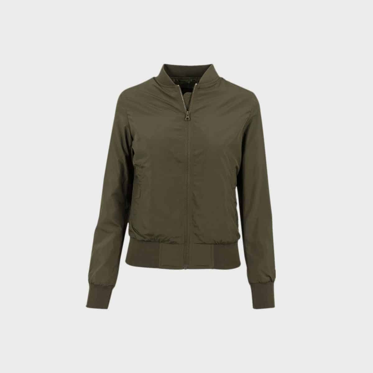 Die leichte Bomberjacke für Damen hat einen Frontreißverschluss, gerippte Bündchen und einen Bund. Die Jacke ist flach auf weißem Hintergrund abgebildet und besticht durch ein minimalistisches Design ohne Verzierungen oder Muster.