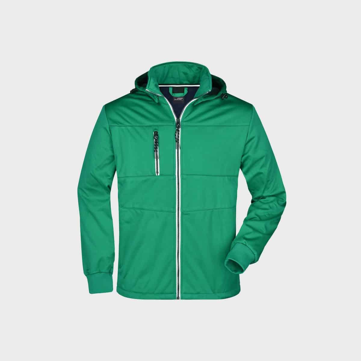 Eine grüne Kapuzenjacke mit Reißverschluss, einer Brusttasche, zwei Seitentaschen und einem Frontreißverschluss. Das Design umfasst ein schwarzes Innenfutter und verstellbare Kordeln an der Kapuze. Die Jacke ist auf einem schlichten, hellgrauen Hintergrund abgebildet.