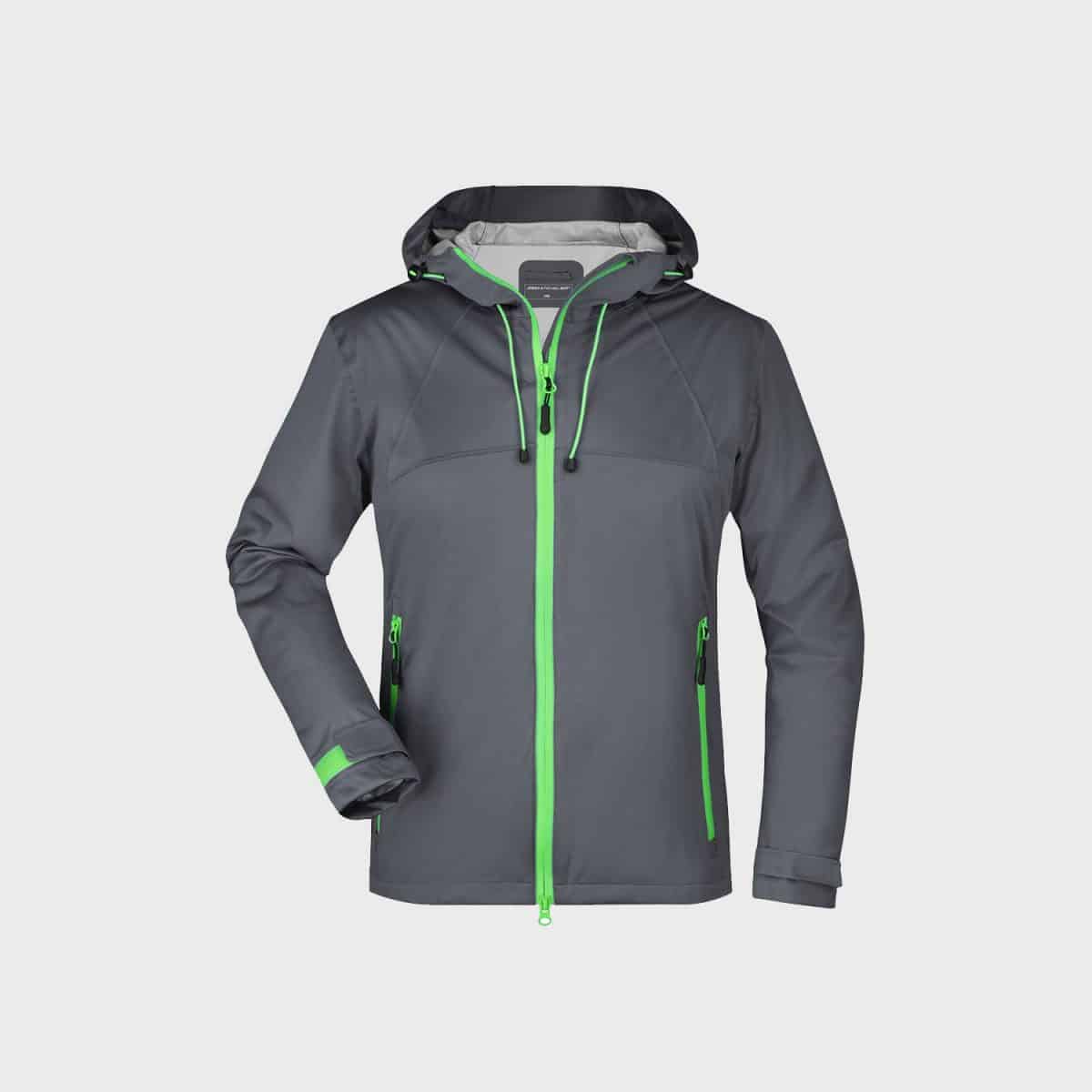 Eine graue Kapuzenjacke mit hellgrünen Reißverschlüssen und Akzenten. Die Jacke verfügt über zwei Reißverschlusstaschen vorne, verstellbare Bündchen und einen durchgehenden Reißverschluss vorne. Die Innenseite der Kapuze und der obere Teil sind hellgrau. Der Hintergrund ist einfarbig weiß.