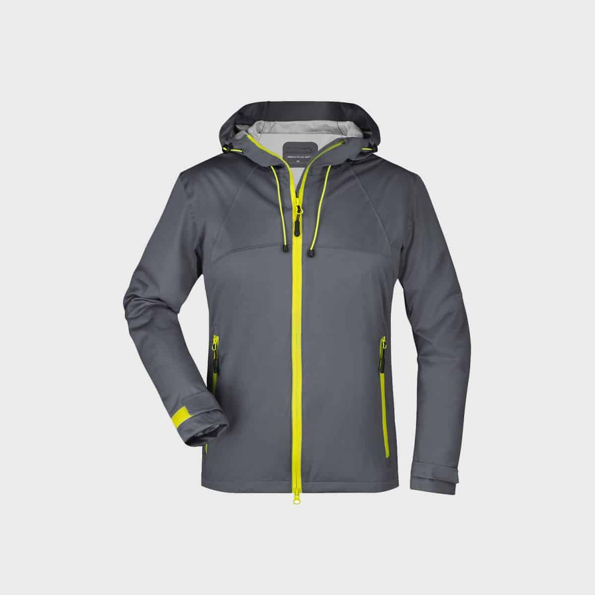 Eine graue Outdoor-Jacke mit leuchtend gelben Reißverschlüssen und Kordeln ist auf einem schlichten weißen Hintergrund abgebildet. Die Jacke hat eine Kapuze, lange Ärmel und Reißverschlusstaschen auf beiden Seiten.