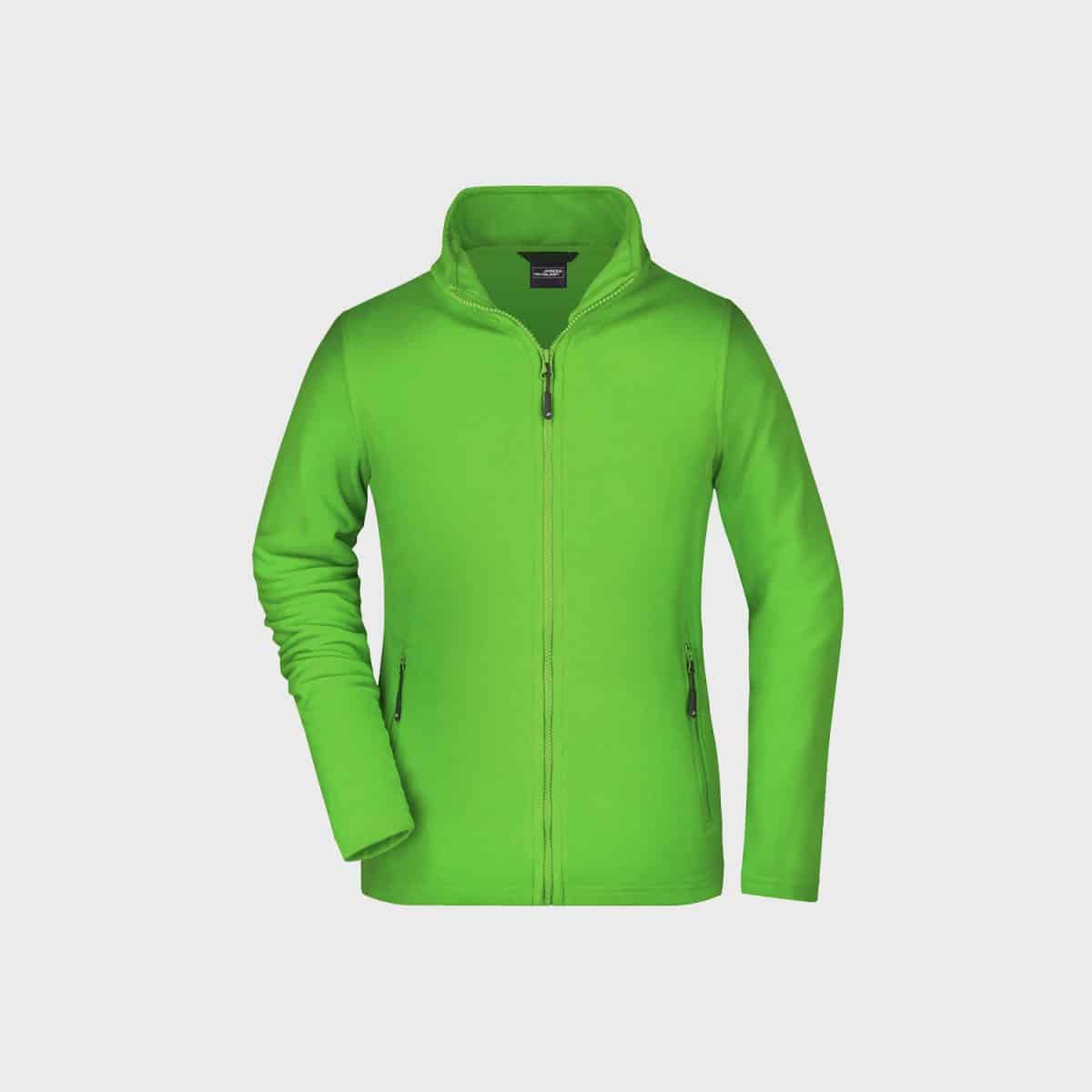 Auf einem schlichten weißen Hintergrund ist eine hellgrüne Reißverschlussjacke abgebildet. Die Jacke hat lange Ärmel, Seitentaschen mit Reißverschlüssen und einen hohen Kragen.