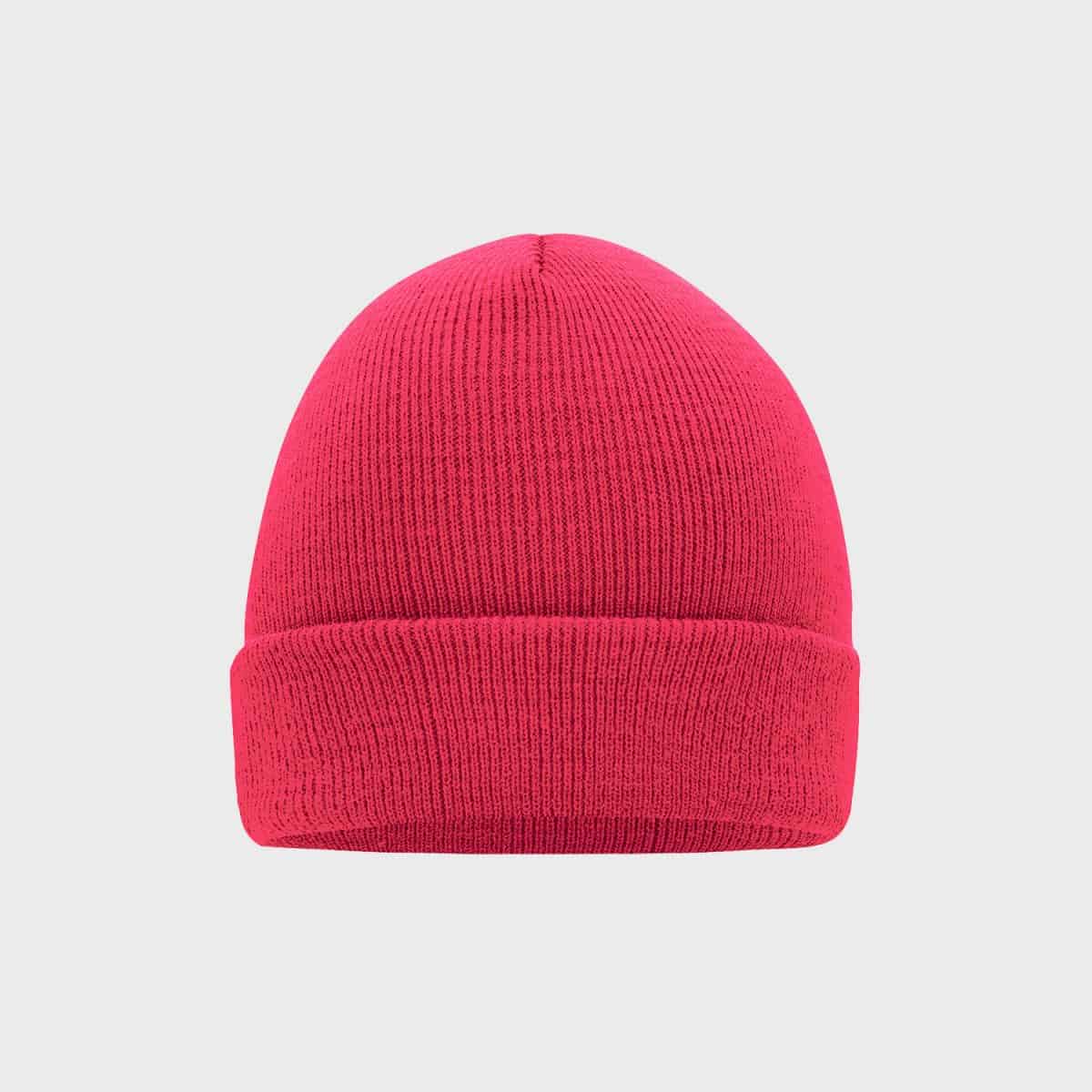Eine leuchtend rote Strickmütze mit gefalteter Krempe steht zentriert vor einem schlichten weißen Hintergrund. Die Mütze hat eine bequeme, abgerundete Form und ein schlichtes Design.