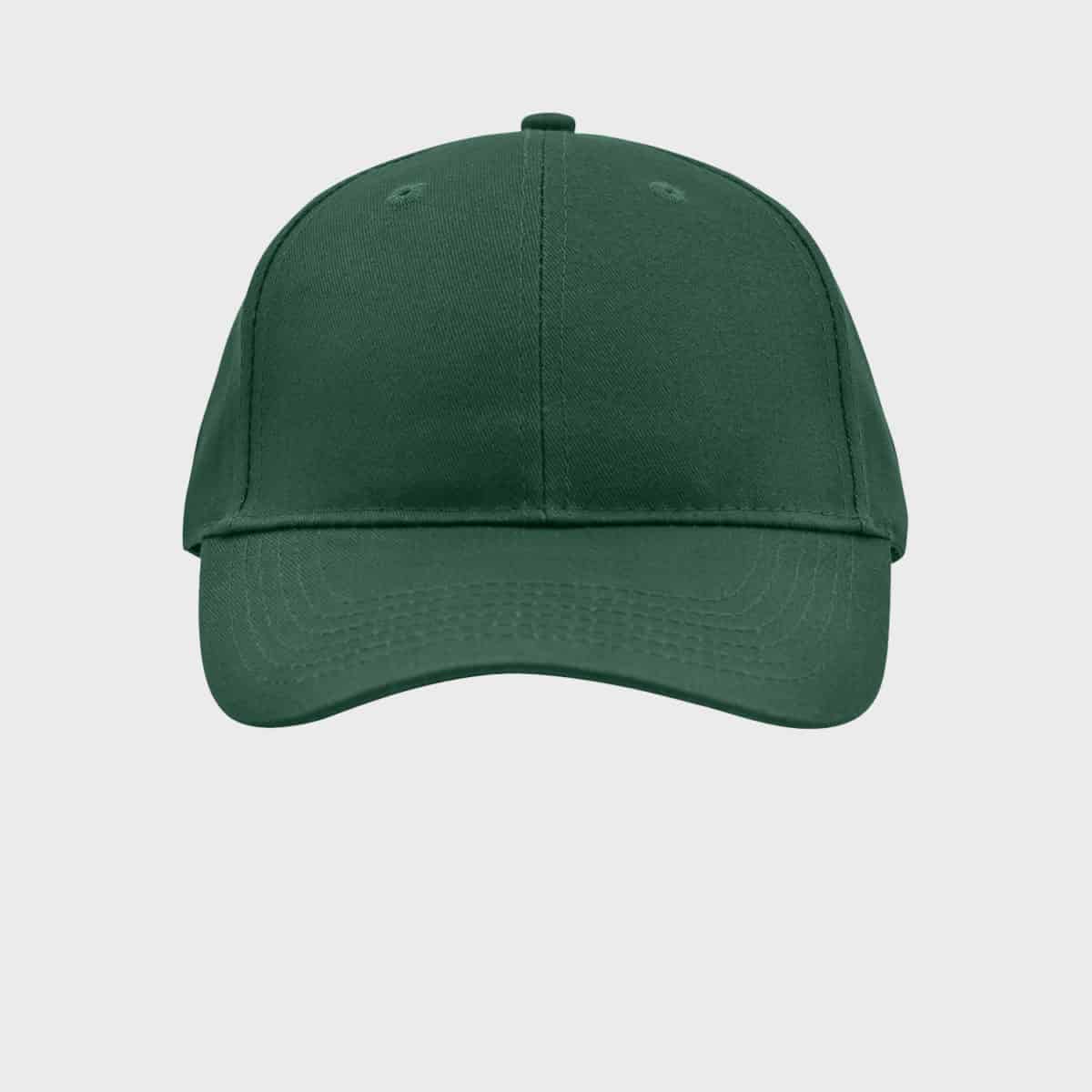 Vorderansicht einer schlichten, dunkelgrünen Baseballkappe vor hellgrauem Hintergrund. Die Kappe hat einen gebogenen Schirm und einen Knopf oben mit aufgenähten Belüftungsösen.