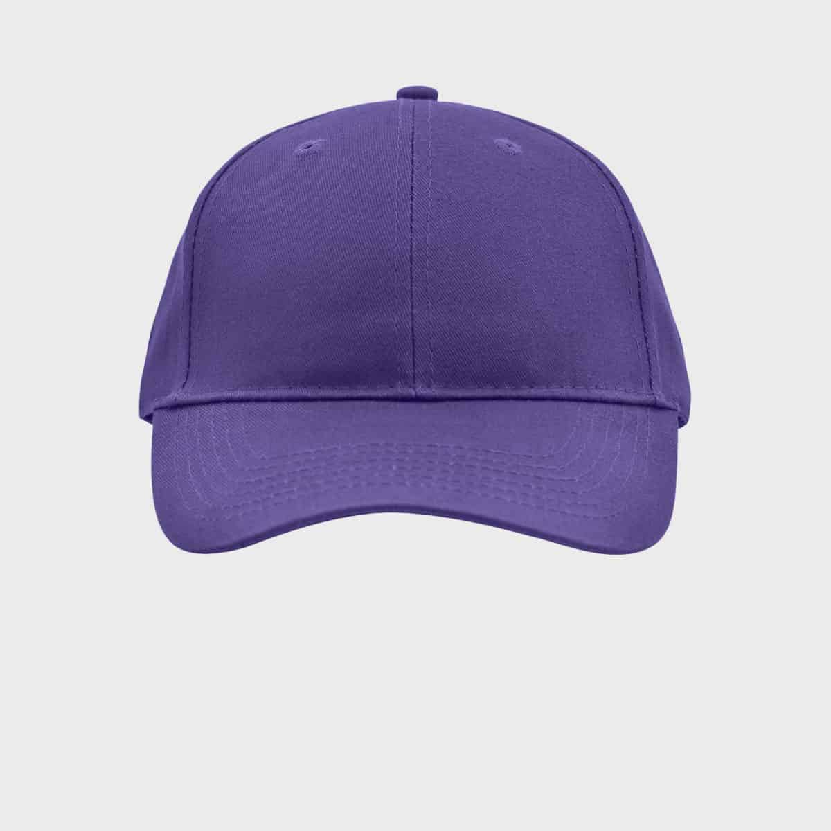 Auf weißem Hintergrund ist eine schlichte lila Baseballkappe abgebildet. Die Kappe hat einen gebogenen Schirm und sechs Felder mit einem Knopf oben.