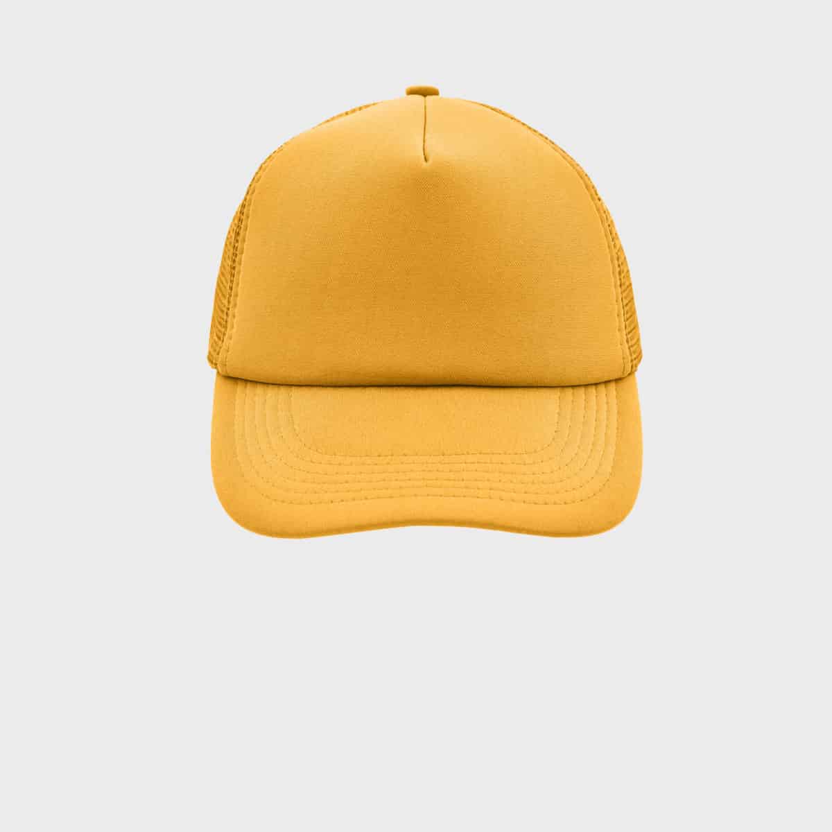 Eine gelbe Trucker-Kappe mit festem Frontpanel und Netzrücken ist auf einem schlichten, hellgrauen Hintergrund zu sehen. Die Kappe hat einen gebogenen Schirm und detaillierte Nähte auf der Krempe.