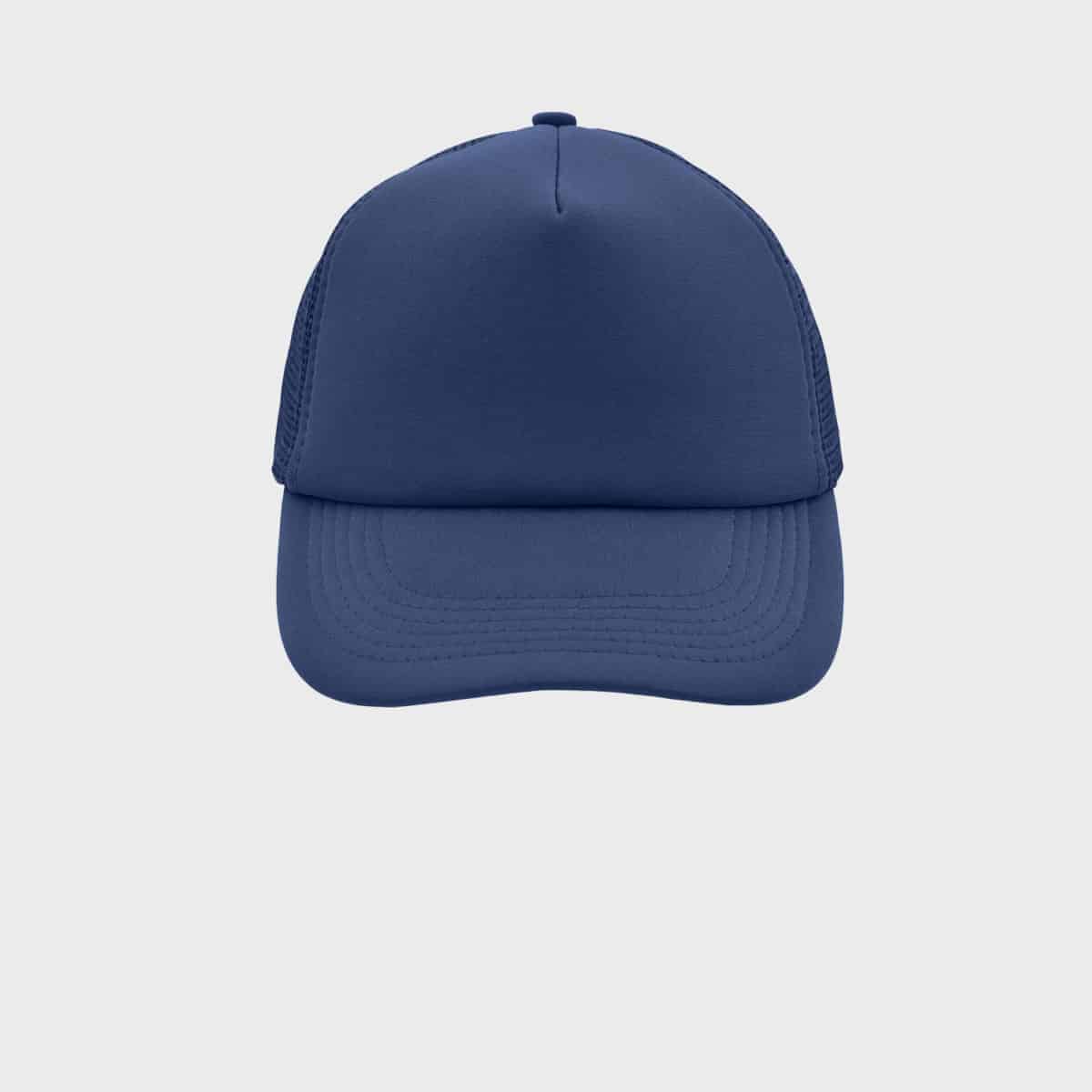 Eine schlichte blaue Baseballkappe mit gebogenem Schirm und Netzrücken. Die Kappe ist in der Mitte des Bildes vor einem grauen Hintergrund zu sehen.