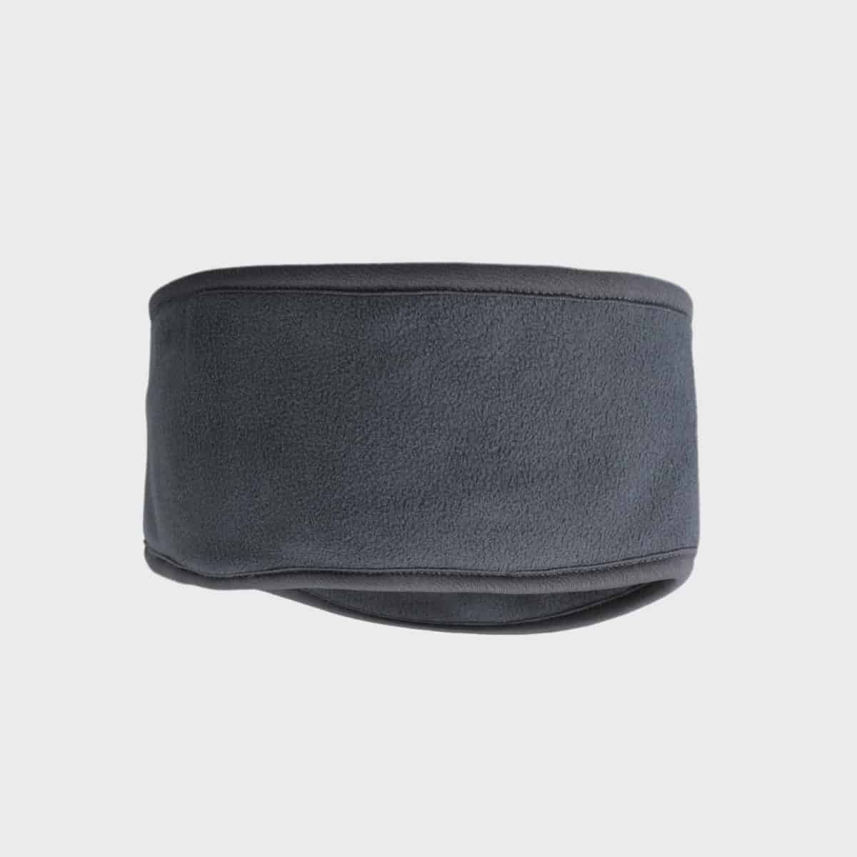 Ein weiches, dunkelgrünes Fleece-Stirnband mit schwarzem Rand, das die Ohren warm hält. Das Stirnband ist breit, bietet ausreichend Schutz und hat ein einfaches, funktionales Design auf einem schlichten weißen Hintergrund.