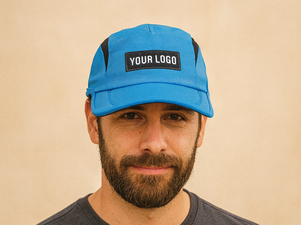 Sport-Cap mit 3 Panels, Mesh-Einsätzen und Logo Stick
